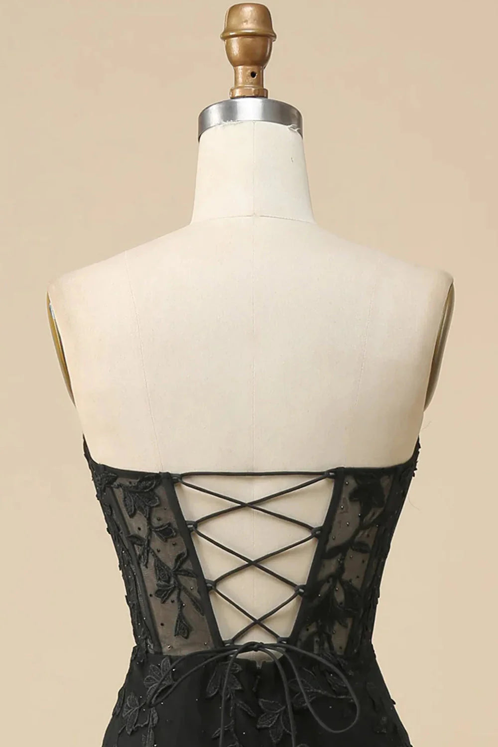 Vestido de fiesta largo de tul con escote en forma de corazón y bordado de sirena