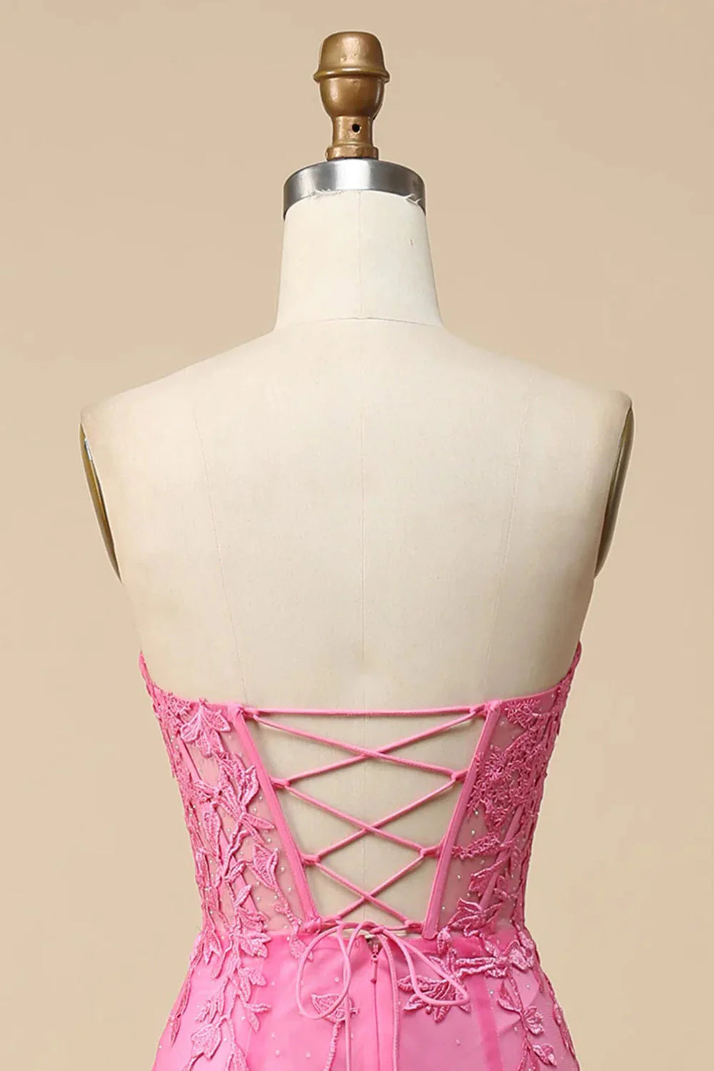 Vestido de fiesta largo de tul con escote en forma de corazón y bordado de sirena