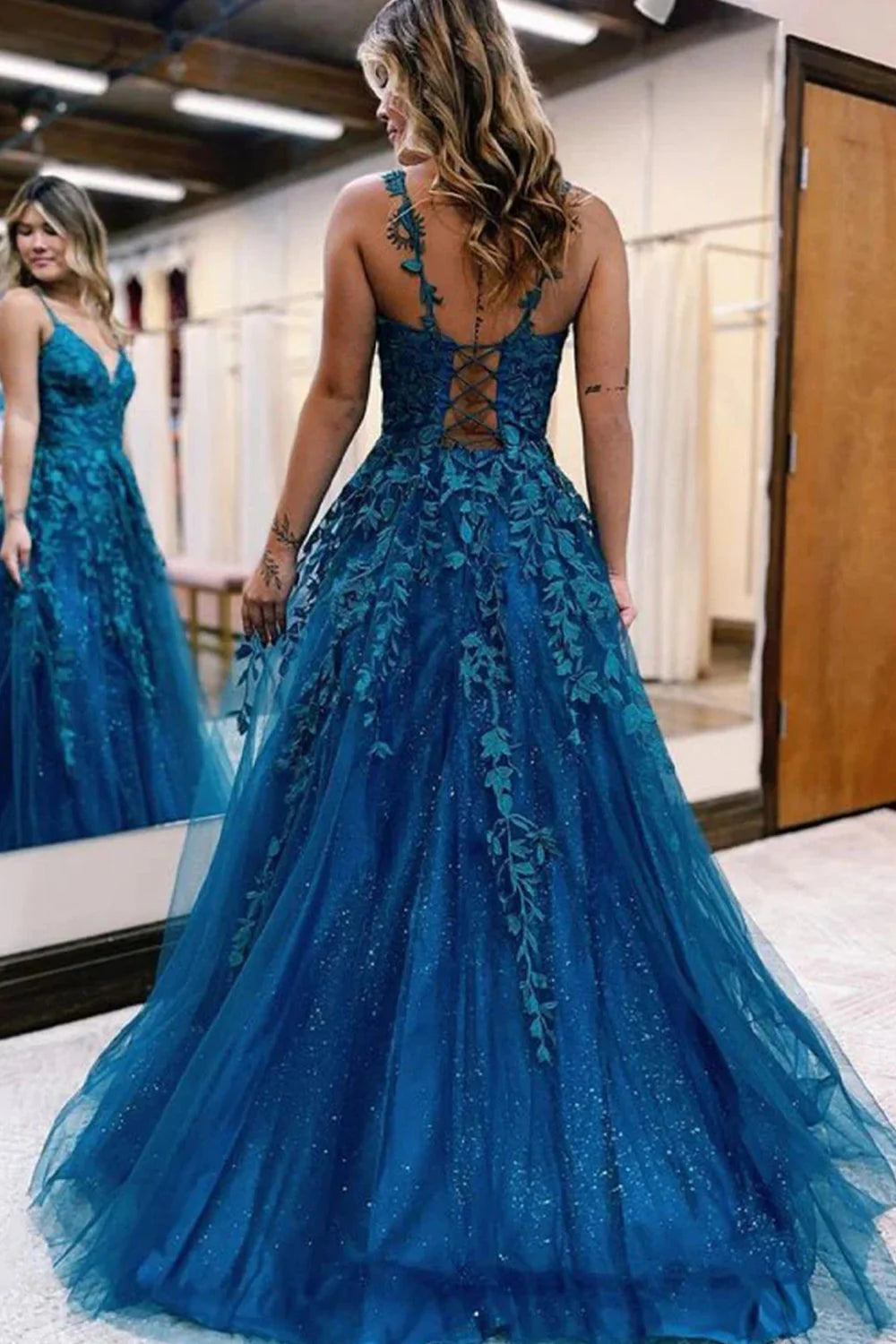 Robe de bal longue en tulle et dentelle pailletée