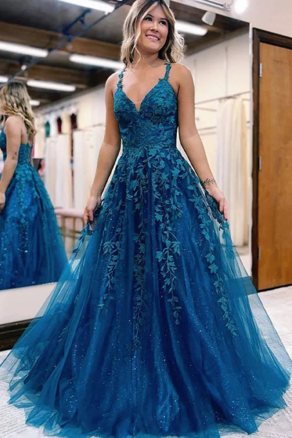 Robe de bal longue en tulle et dentelle pailletée