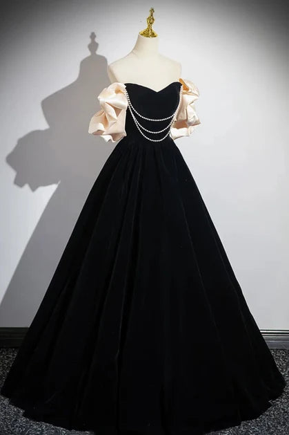 Black Velvet A-Line Sweetheart Lace-Up Back Floor-Length Dress