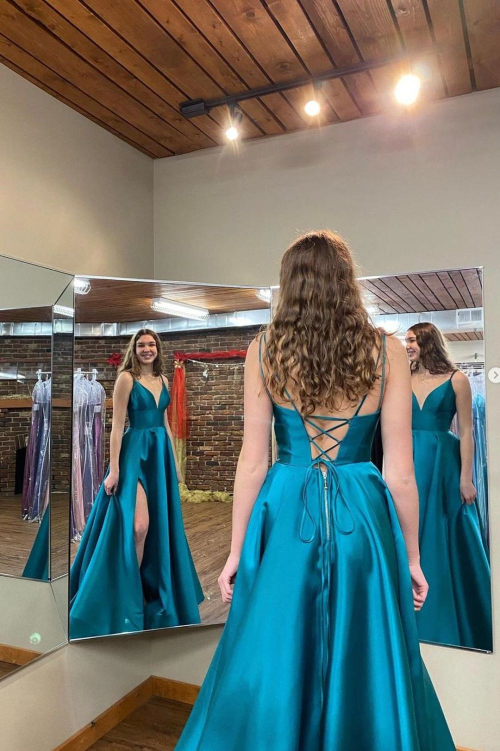 Weitese Classic A Line V Neck Green Long Prom Dress with Slit