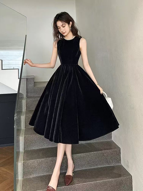 Black Velvet A-Line Scoop Neck Zipper Back Tea-Length Dress