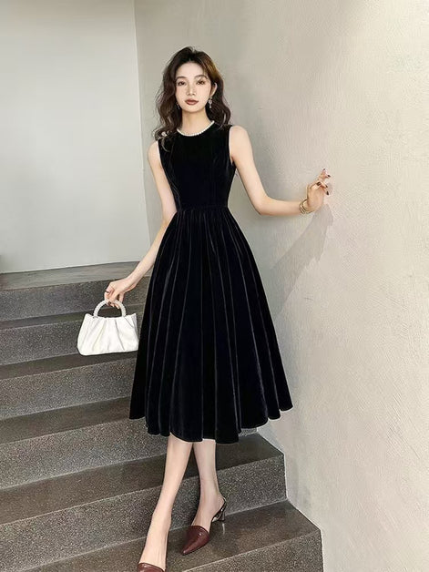 Black Velvet A-Line Scoop Neck Zipper Back Tea-Length Dress