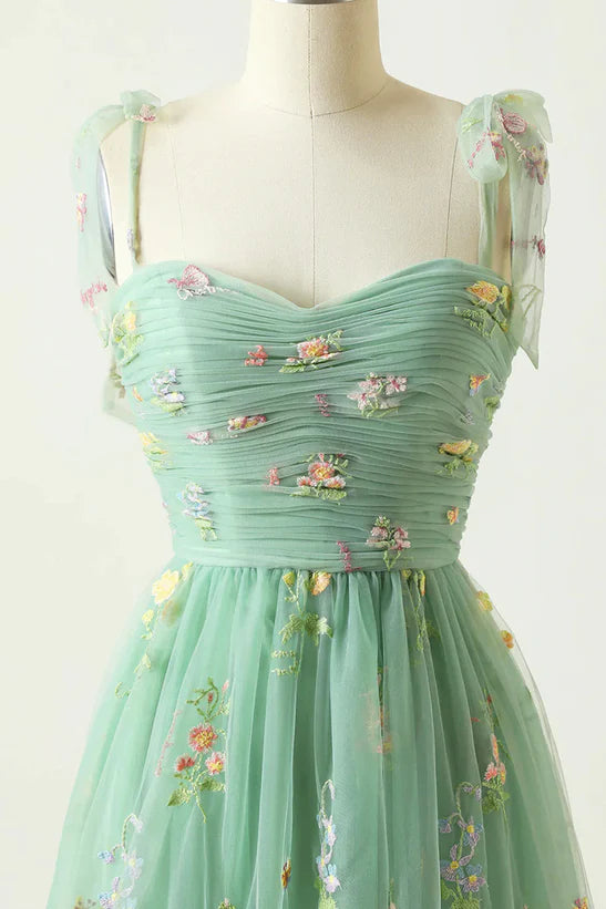 Robe de bal trapèze en tulle fleuri à bretelles vertes et décolleté en cœur