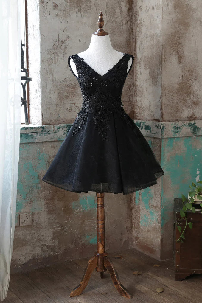 Robe de soirée courte noire en tulle et dentelle à col en V