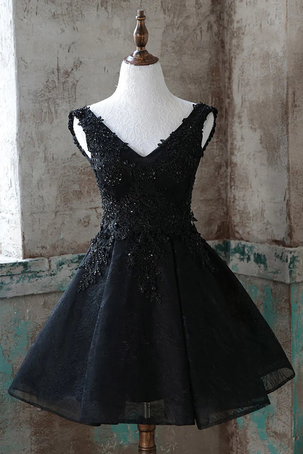 Robe de soirée courte noire en tulle et dentelle à col en V