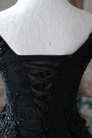 Robe de soirée courte noire en tulle et dentelle à col en V