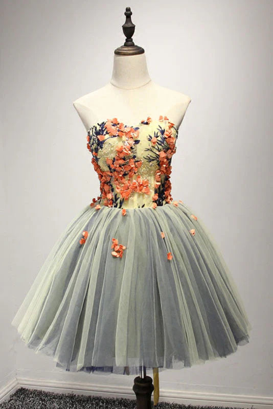 Robe de soirée courte unique avec appliques en dentelle chérie