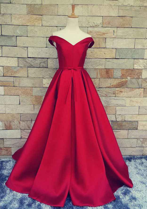 Vestidos de fiesta de satén con cola larga y hombros descubiertos con cinturilla