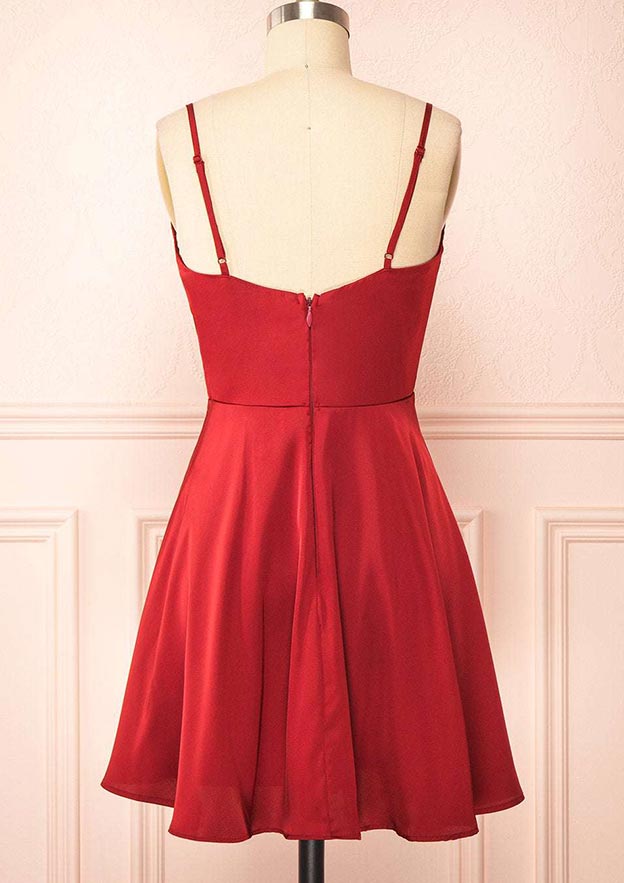 Robe de soirée trapèze courte/mini en charmeuse à col bénitier et sans manches