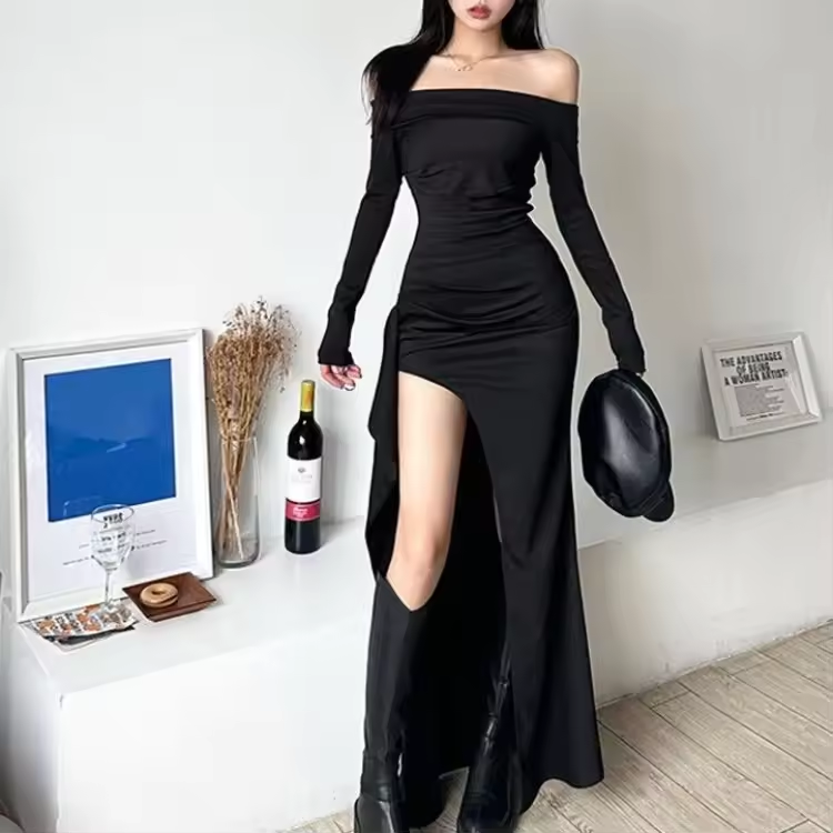 Robe de bal fendue à épaules dénudées et manches longues