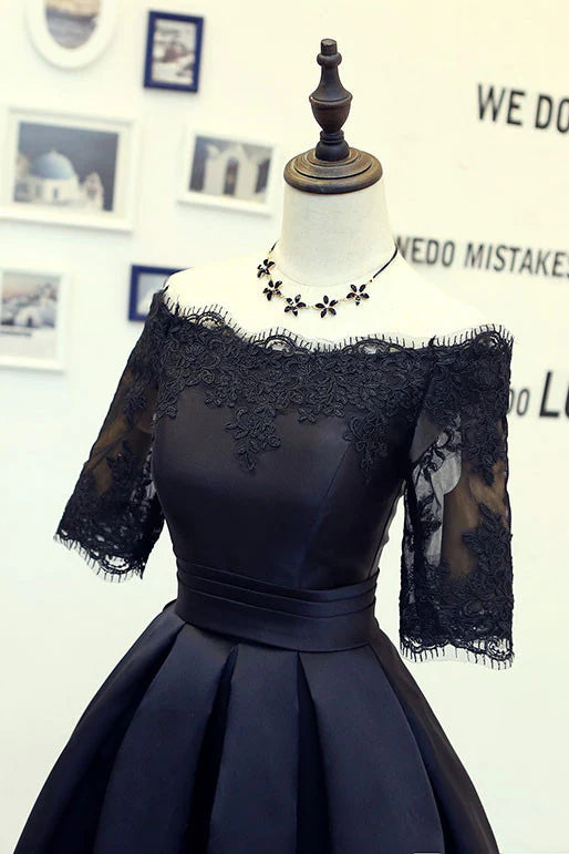 Robe de soirée courte en dentelle noire