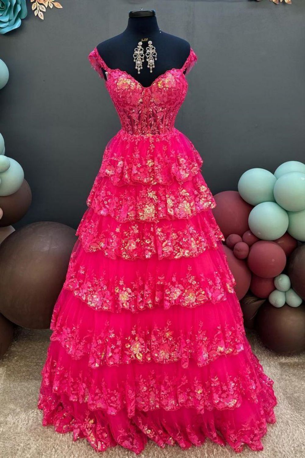 Robe de bal princesse Weitese coupe trapèze fuchsia à épaules dénudées et volants