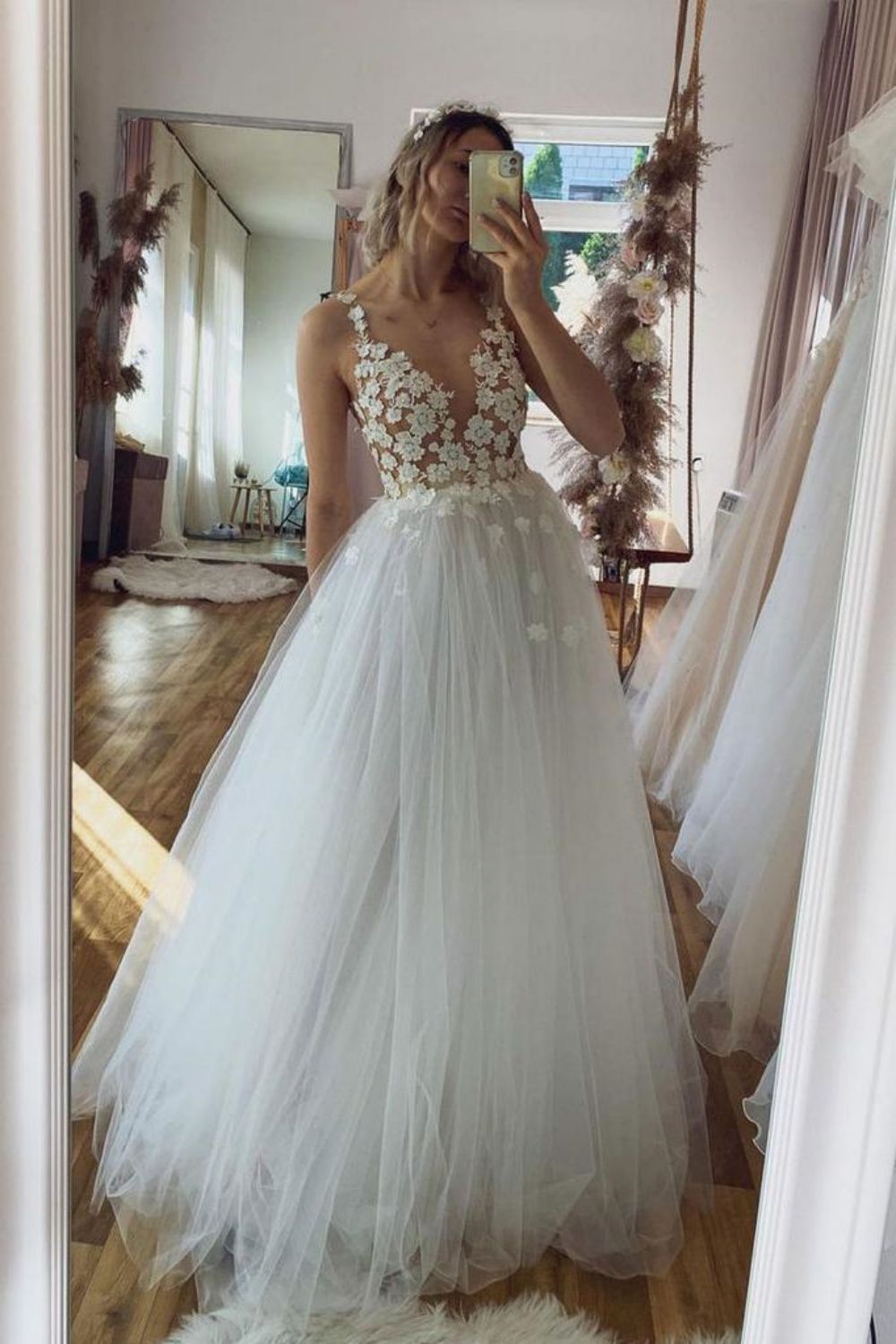 Weitese Beautiful A Line Deep V Neck White Long Prom Dress with Appliques