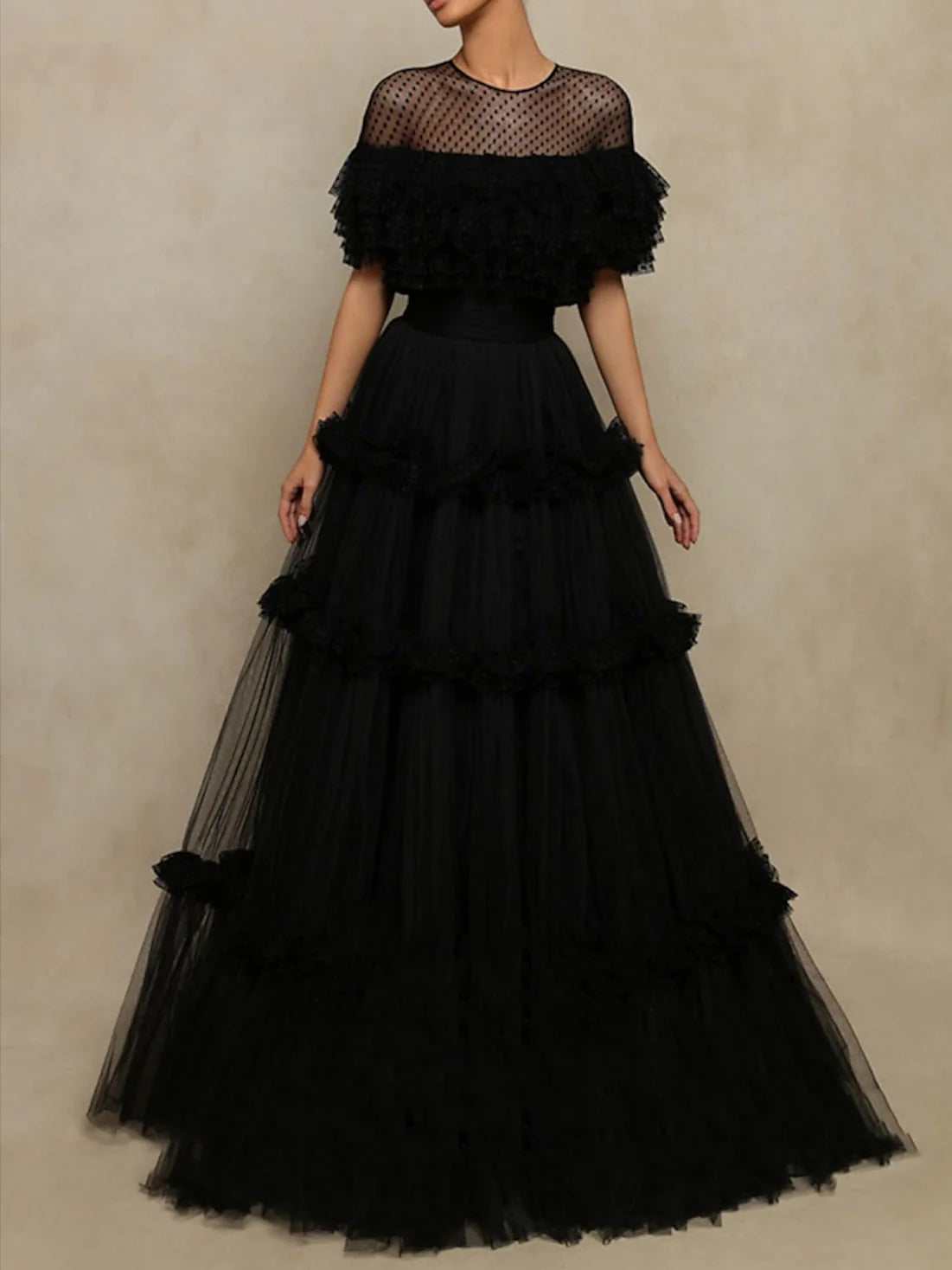 Robe de bal trapèze élégante, longueur au sol, col bijou, tulle avec plis et volants