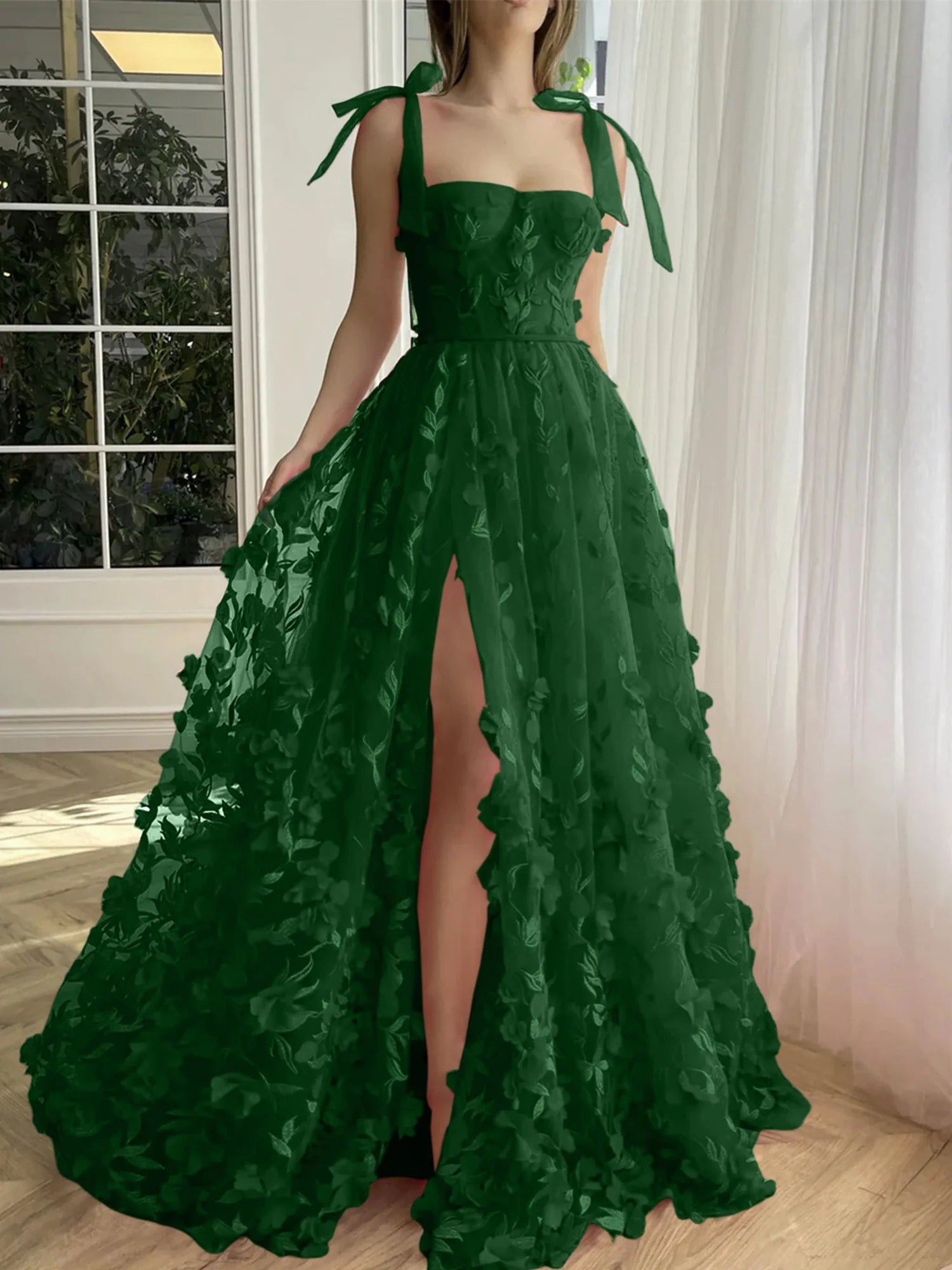 Robe de bal longue à bretelles spaghetti et fleurs, coupe trapèze, avec fente latérale