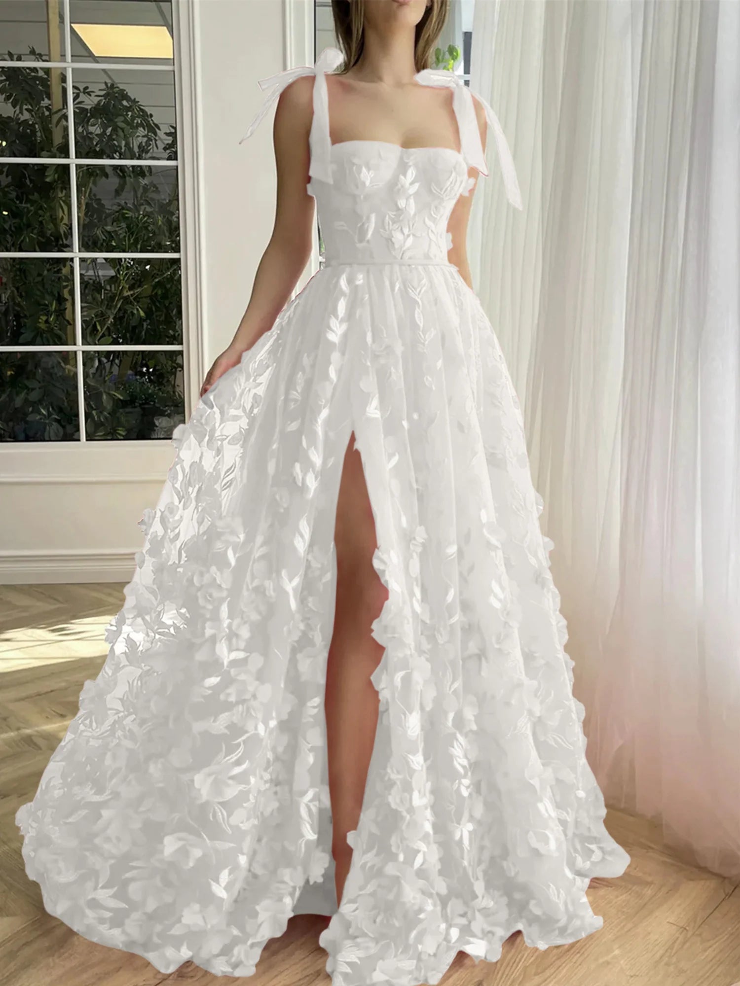 Robe de bal longue à bretelles spaghetti et fleurs, coupe trapèze, avec fente latérale