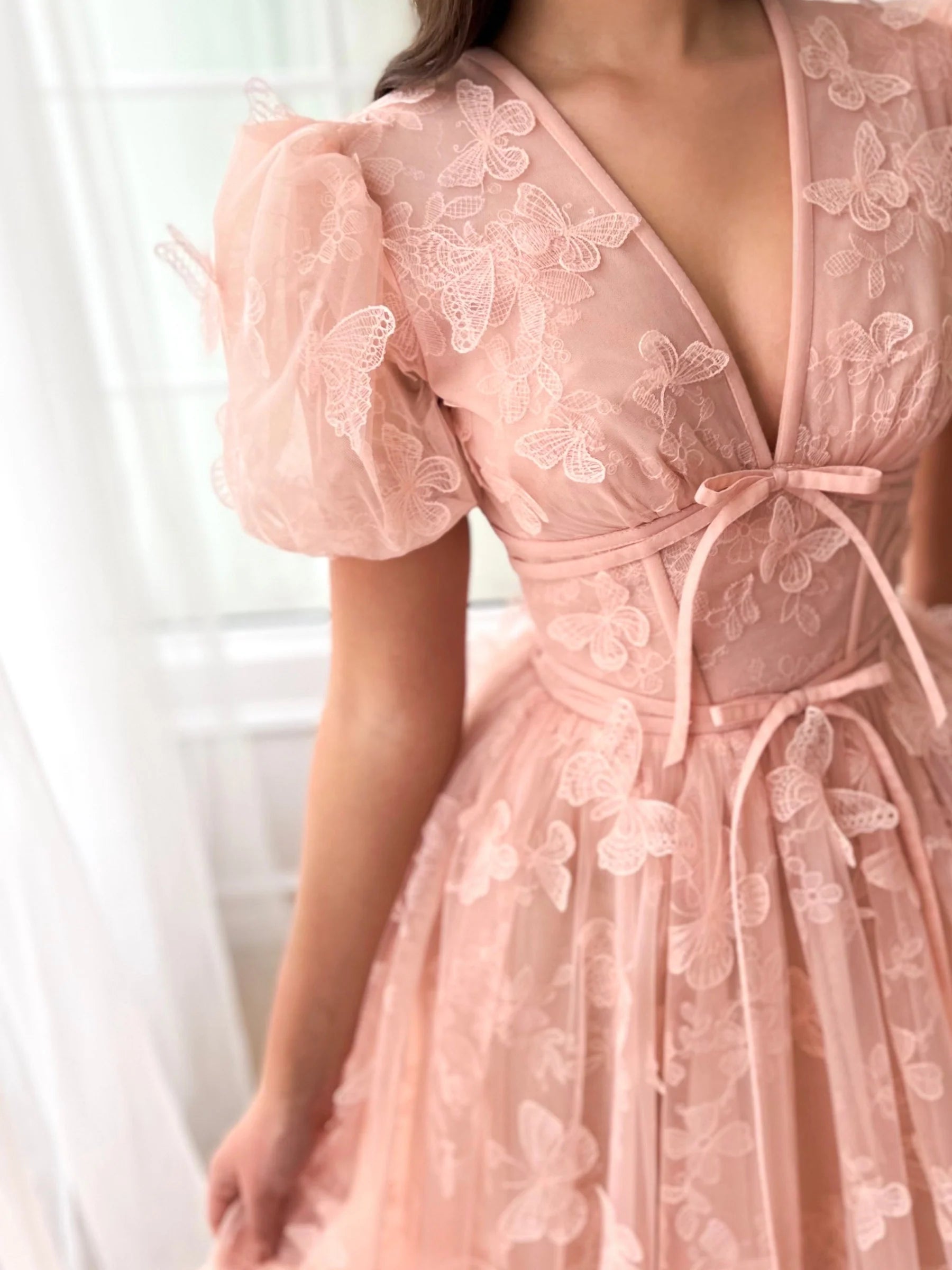 Robe de bal de fin d'année trapèze/princesse, col en V, manches courtes, longueur au sol