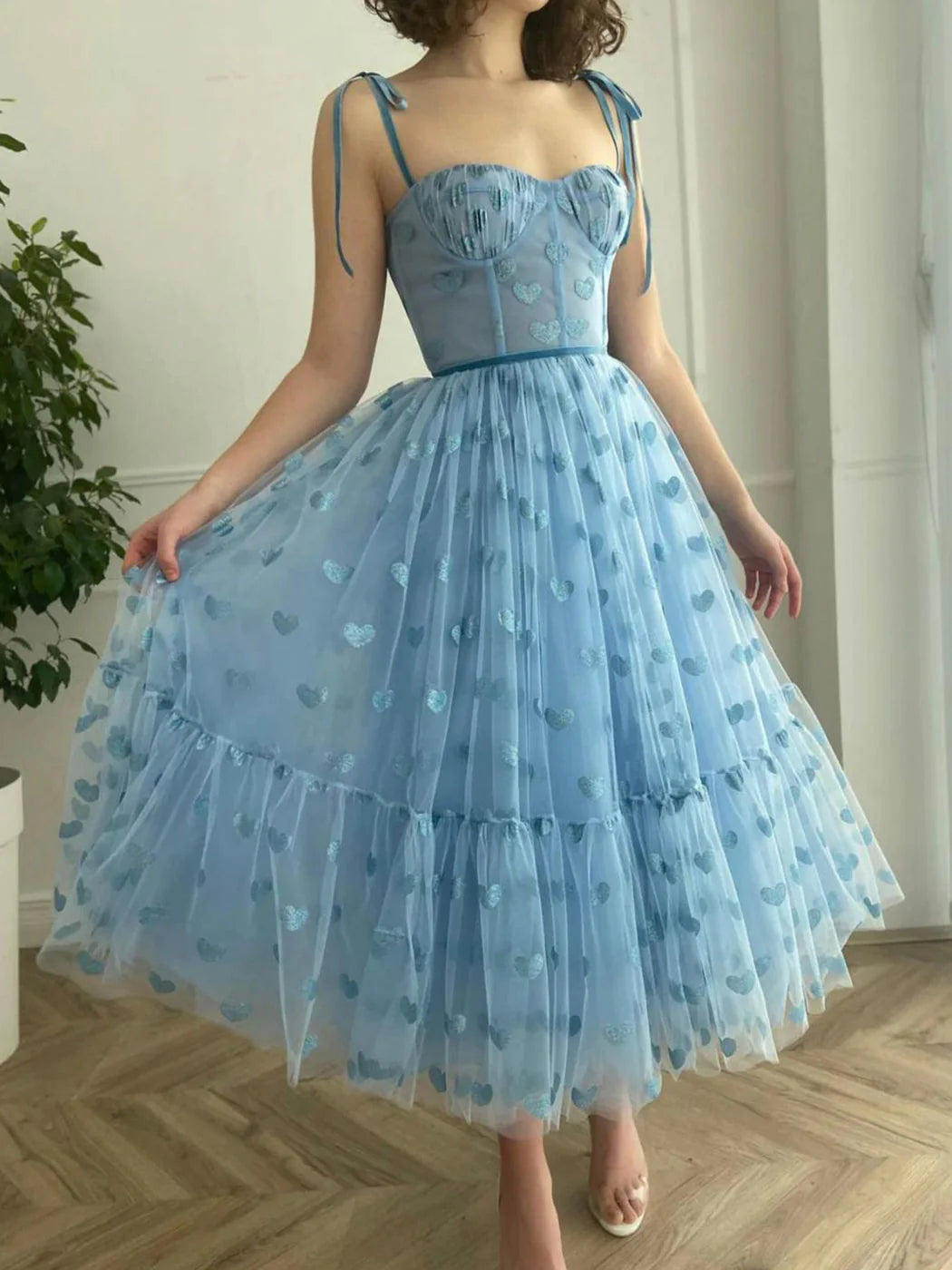 Spaghetti Straps Blue Sweetheart Neck Tulle TeaLength Prom Dress