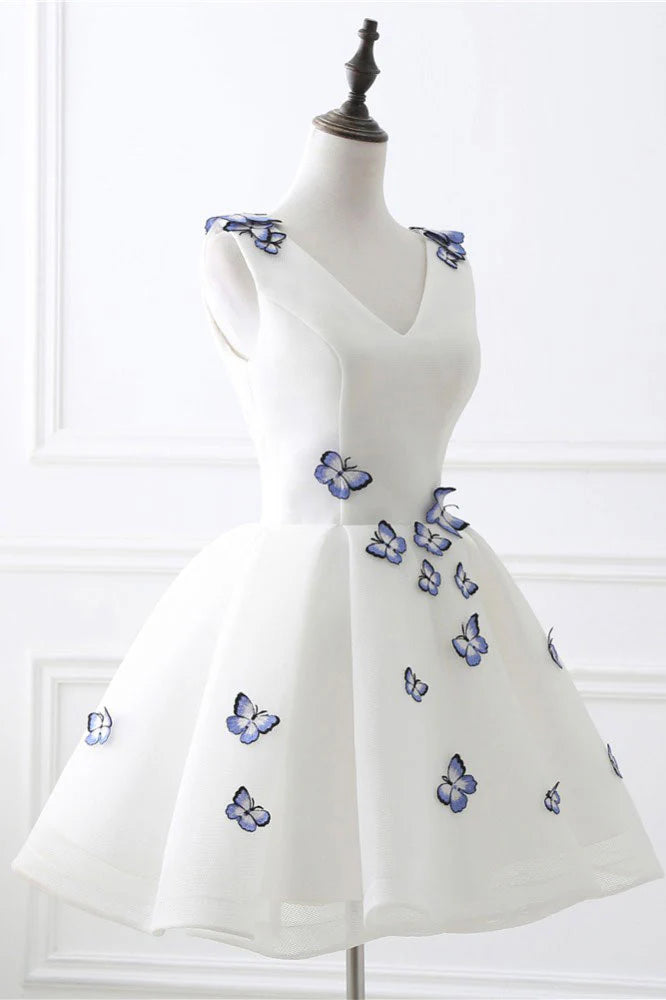 Jolie robe de soirée courte blanche à col en V