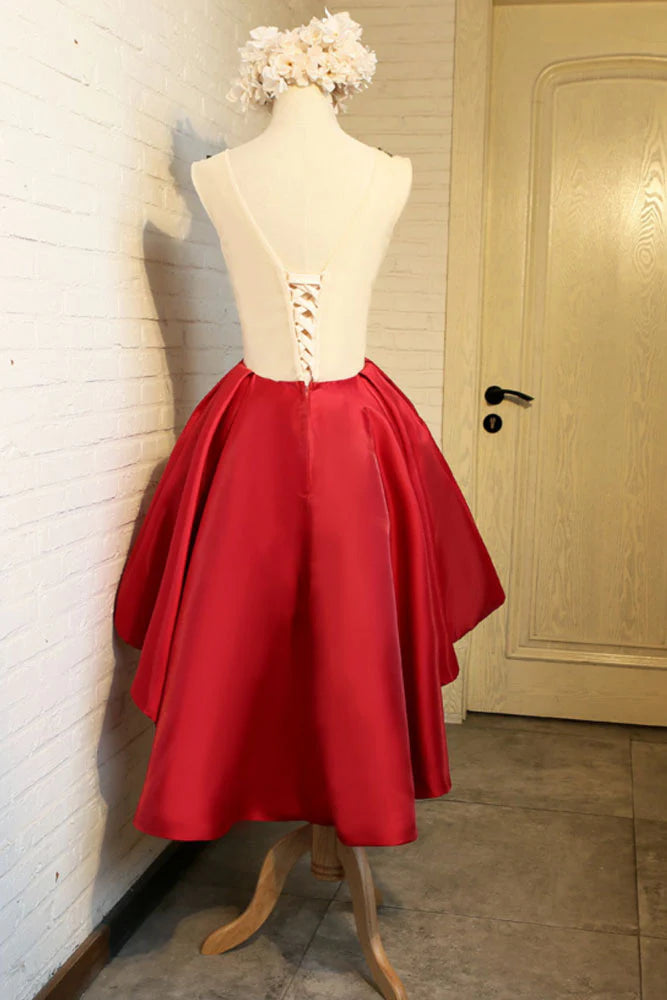 Robe de soirée courte en dentelle rouge appliquée