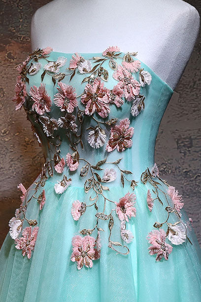 Jolies robes de soirée courtes en tulle vert avec appliques en dentelle