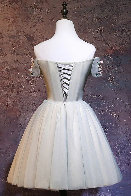 Jolie robe de soirée courte en tulle à épaules dénudées