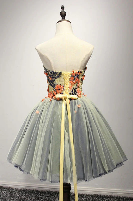 Robe de soirée courte unique avec appliques en dentelle chérie