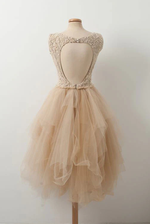 Robe de soirée courte dos nu à manches dénudées en tulle champagne et perles
