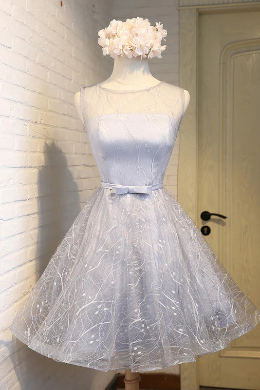 Robe de soirée courte en tulle gris à col rond