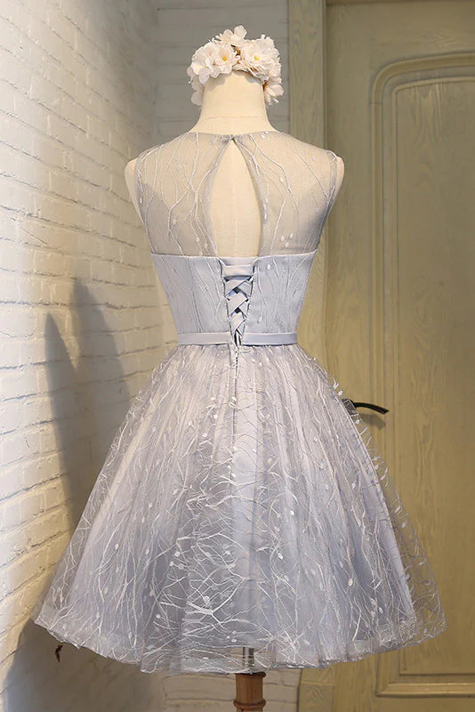 Robe de soirée courte en tulle gris à col rond