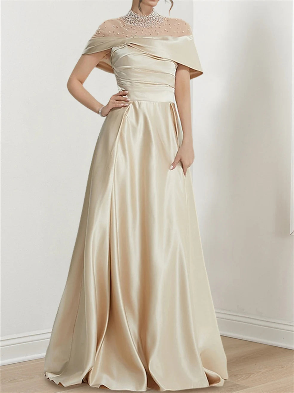 Robe de soirée trapèze à col montant et longueur au sol