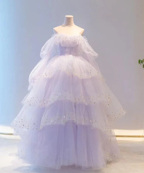 Robe de soirée trapèze à manches longues et épaules dénudées avec traîne