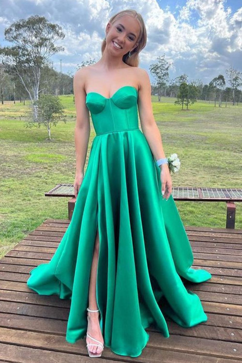Weitese Princess A Line Sweetheart Green Long Prom Dress with Split Front
