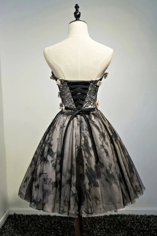 Robe de soirée courte en tulle et dentelle noire