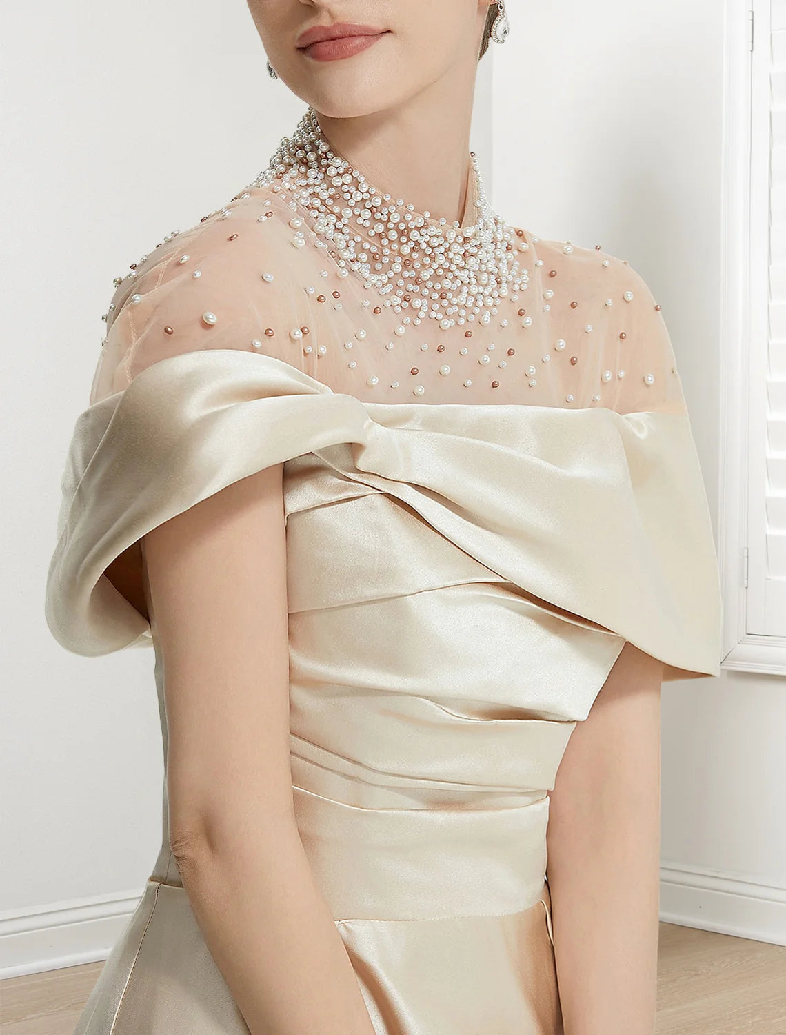 Robe de soirée trapèze à col montant et longueur au sol