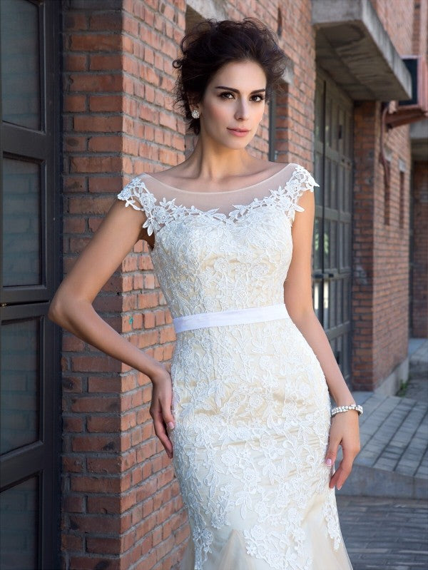 Sheer Neck Applique Short Sleeves Long Net Dresses