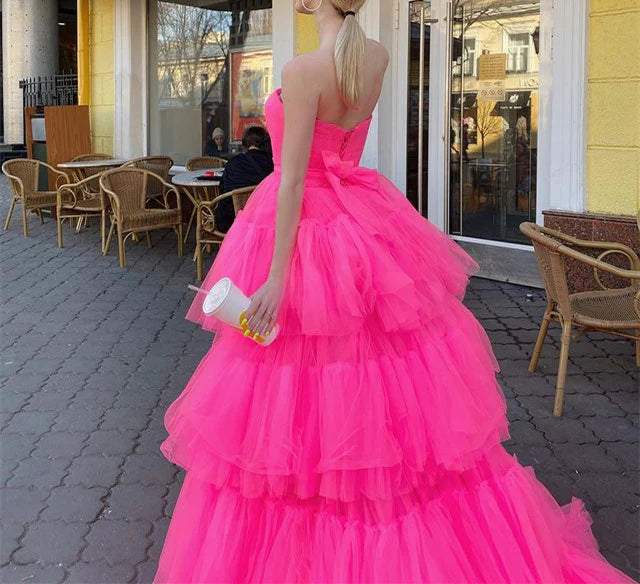 Robe de bal longue trapèze/princesse, sans bretelles, décolleté en cœur, sans manches, longueur au sol