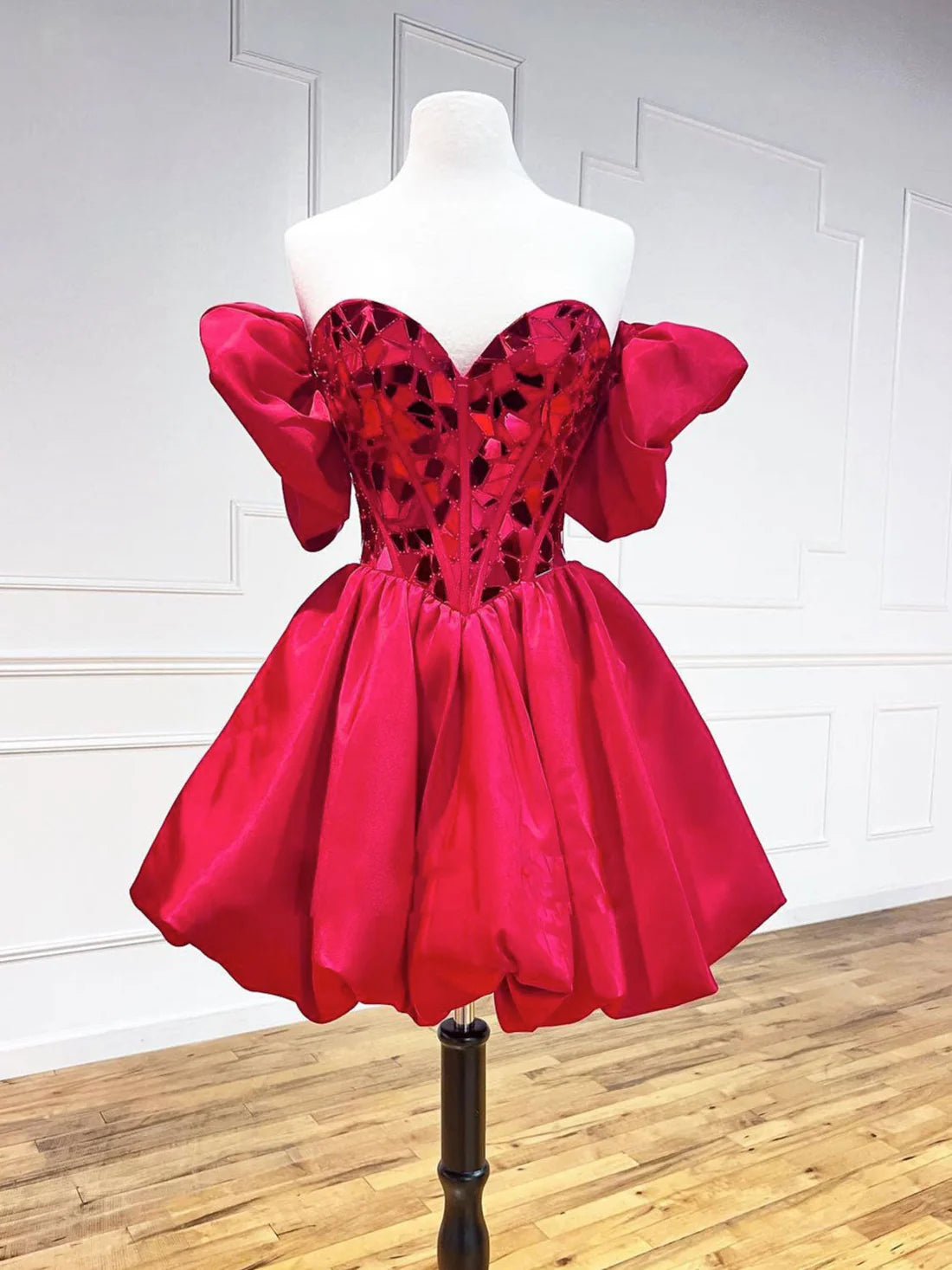 Vestidos de fiesta cortos de satén rojo
