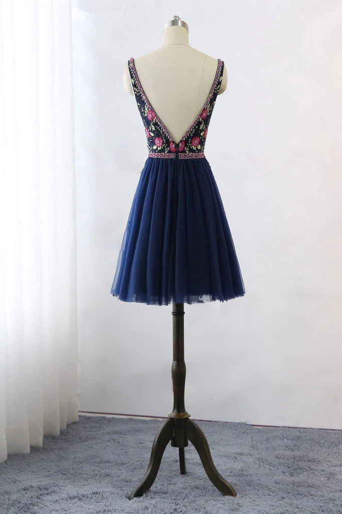 Vestido corto de fiesta de tul con encaje y escote en V azul oscuro