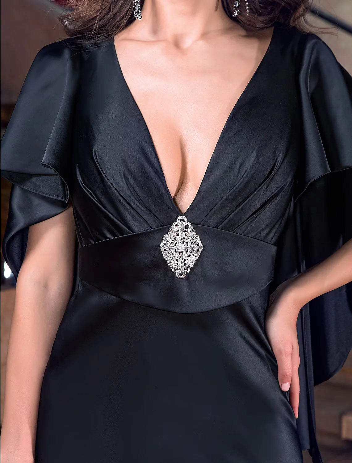 Evening Sweep / Brush Train Sleeveless Plunging Neck Stretch Satin V Back