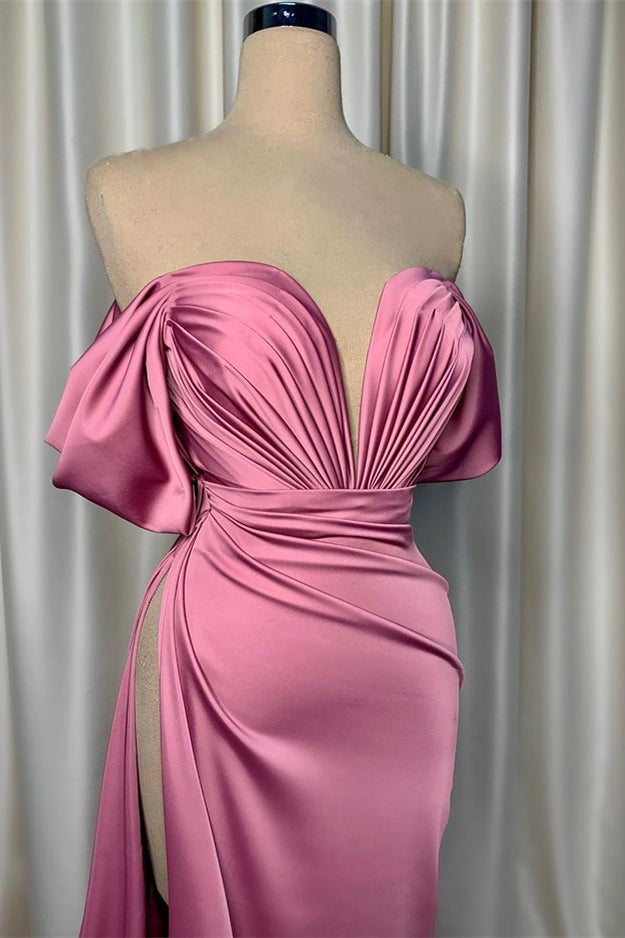 Vestido de fiesta de sirena con escote en V, hombros descubiertos y abertura en color rosa polvoriento 