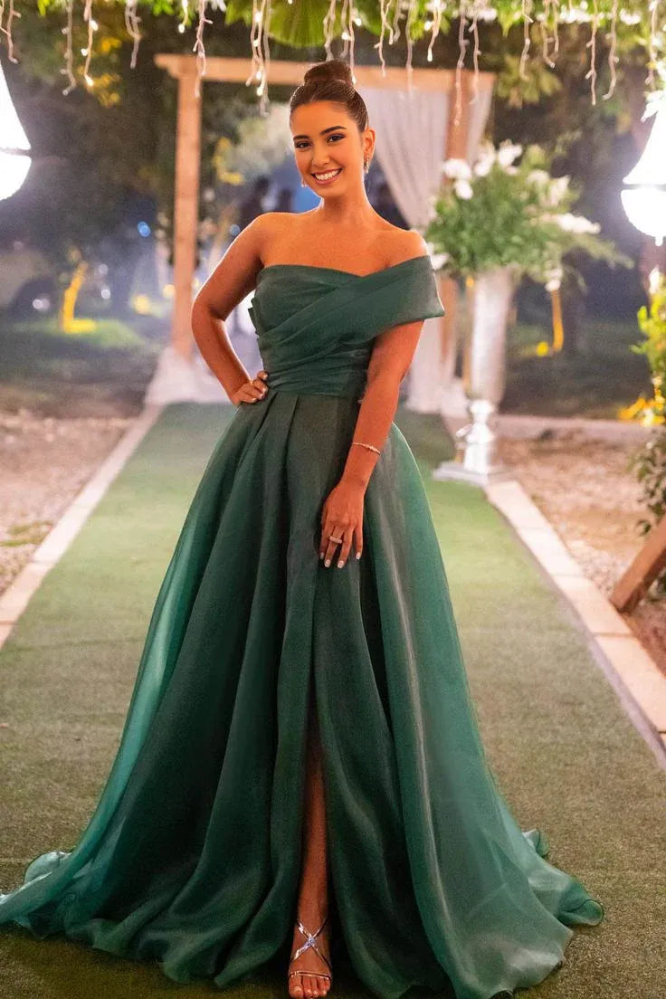 Robe de soirée longue verte asymétrique pour femme, coupe trapèze, avec fente latérale. Magasins de robes de soirée 