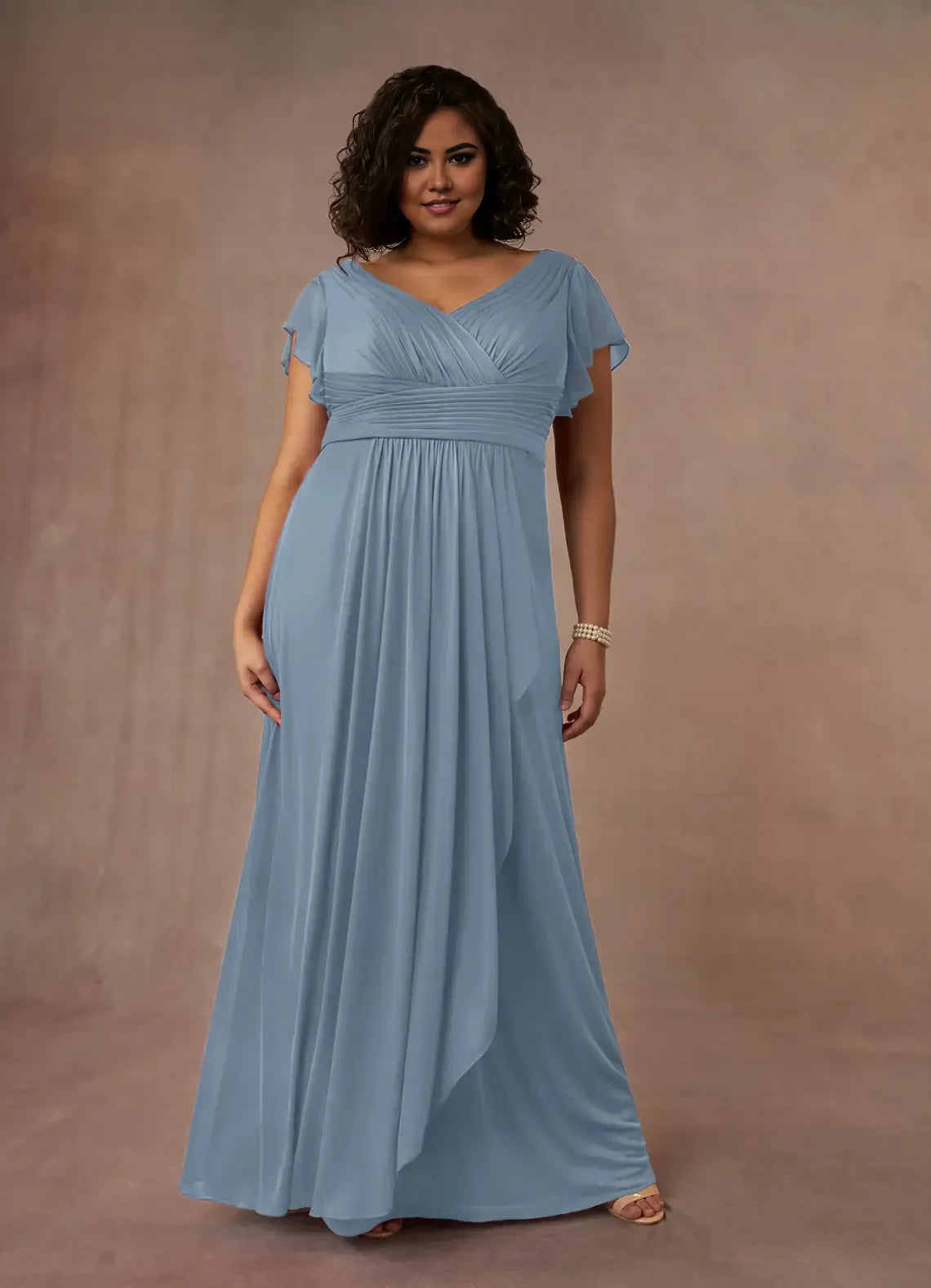 Robe Weitese simple bleu poussiéreux, robe trapèze plissée, longueur au sol, manches courtes, dos en V, col en V, volants, grande taille, robe mère de la mariée 