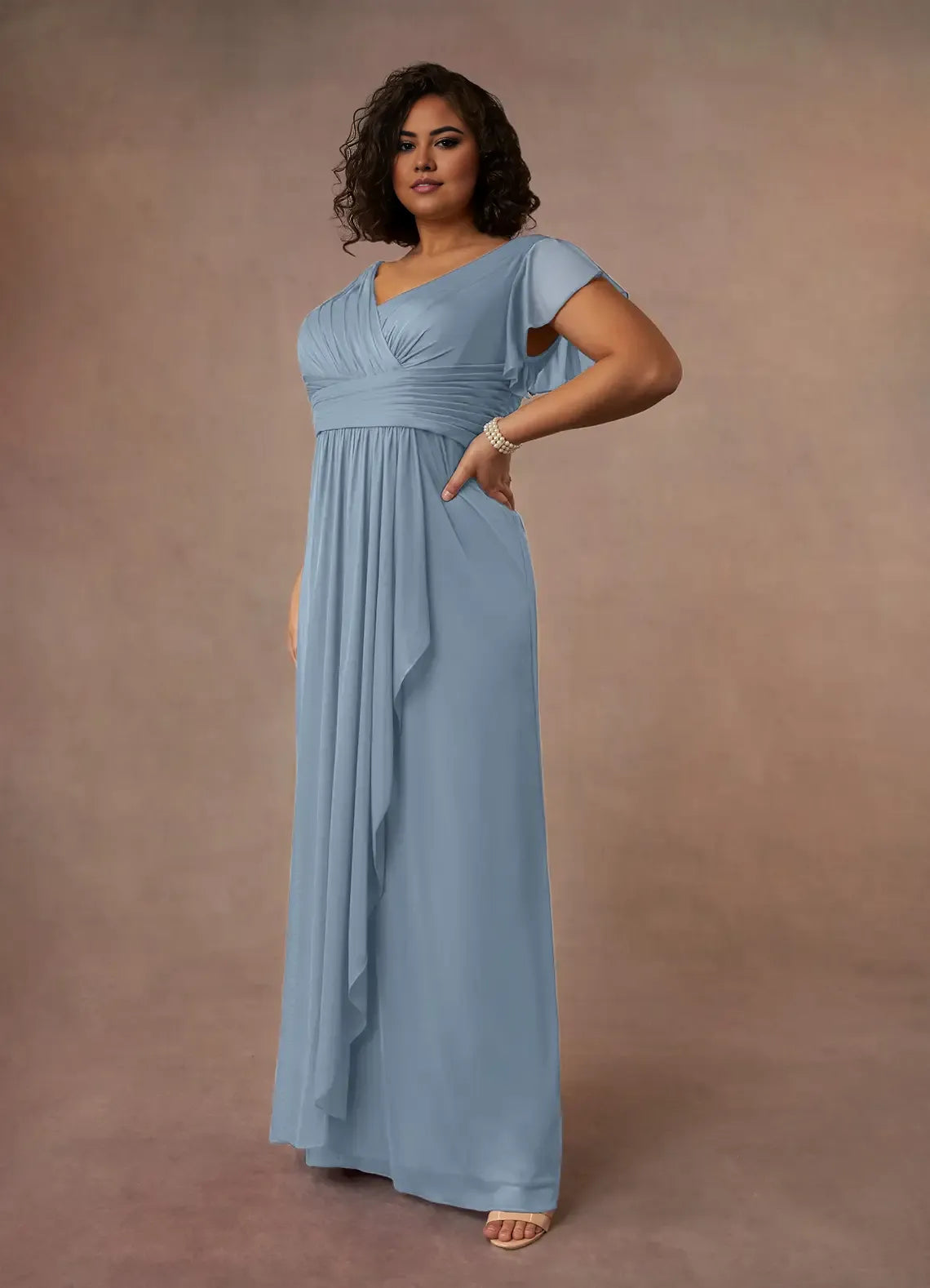 Robe Weitese simple bleu poussiéreux, robe trapèze plissée, longueur au sol, manches courtes, dos en V, col en V, volants, grande taille, robe mère de la mariée 