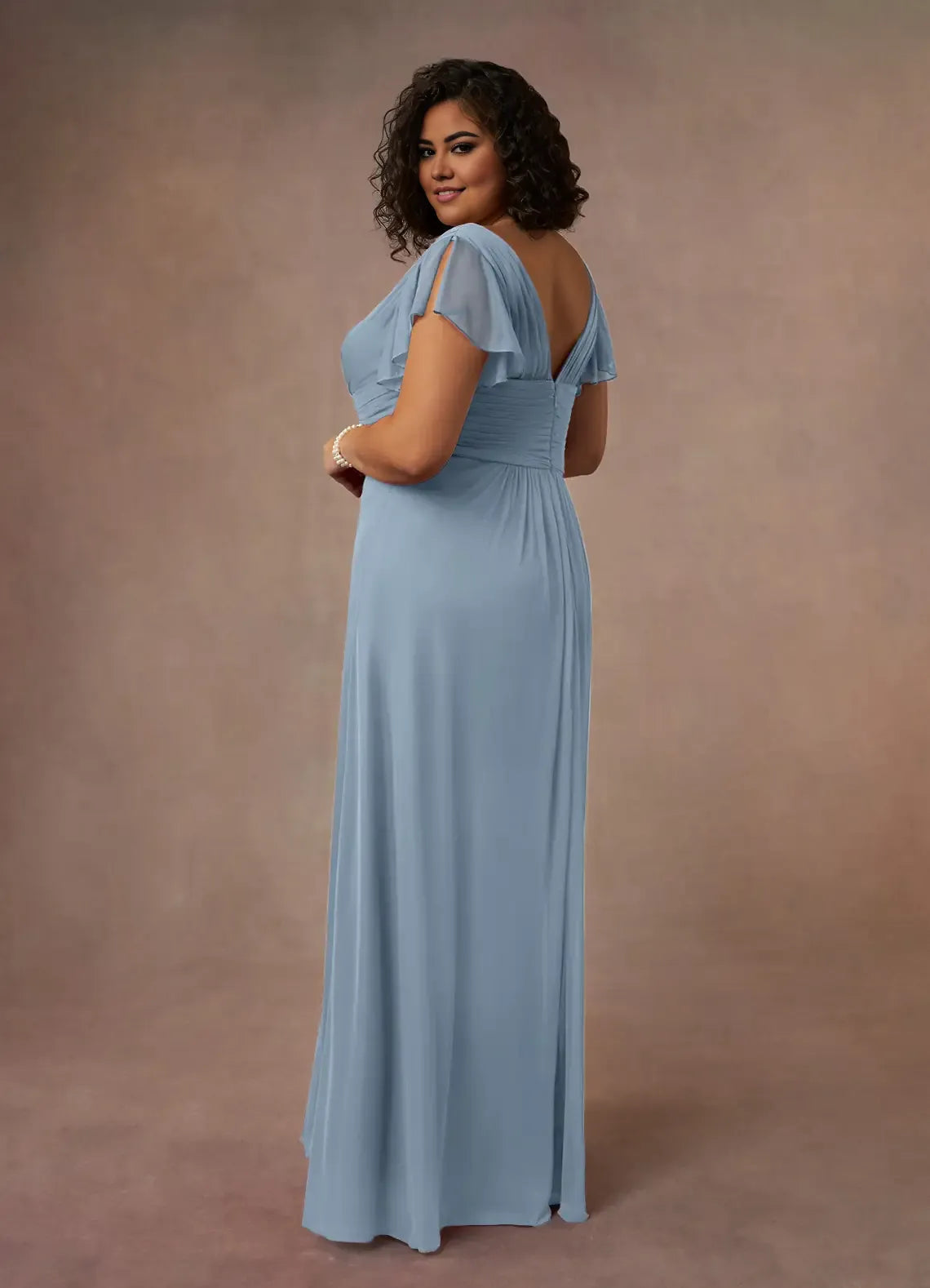 Robe Weitese simple bleu poussiéreux, robe trapèze plissée, longueur au sol, manches courtes, dos en V, col en V, volants, grande taille, robe mère de la mariée 