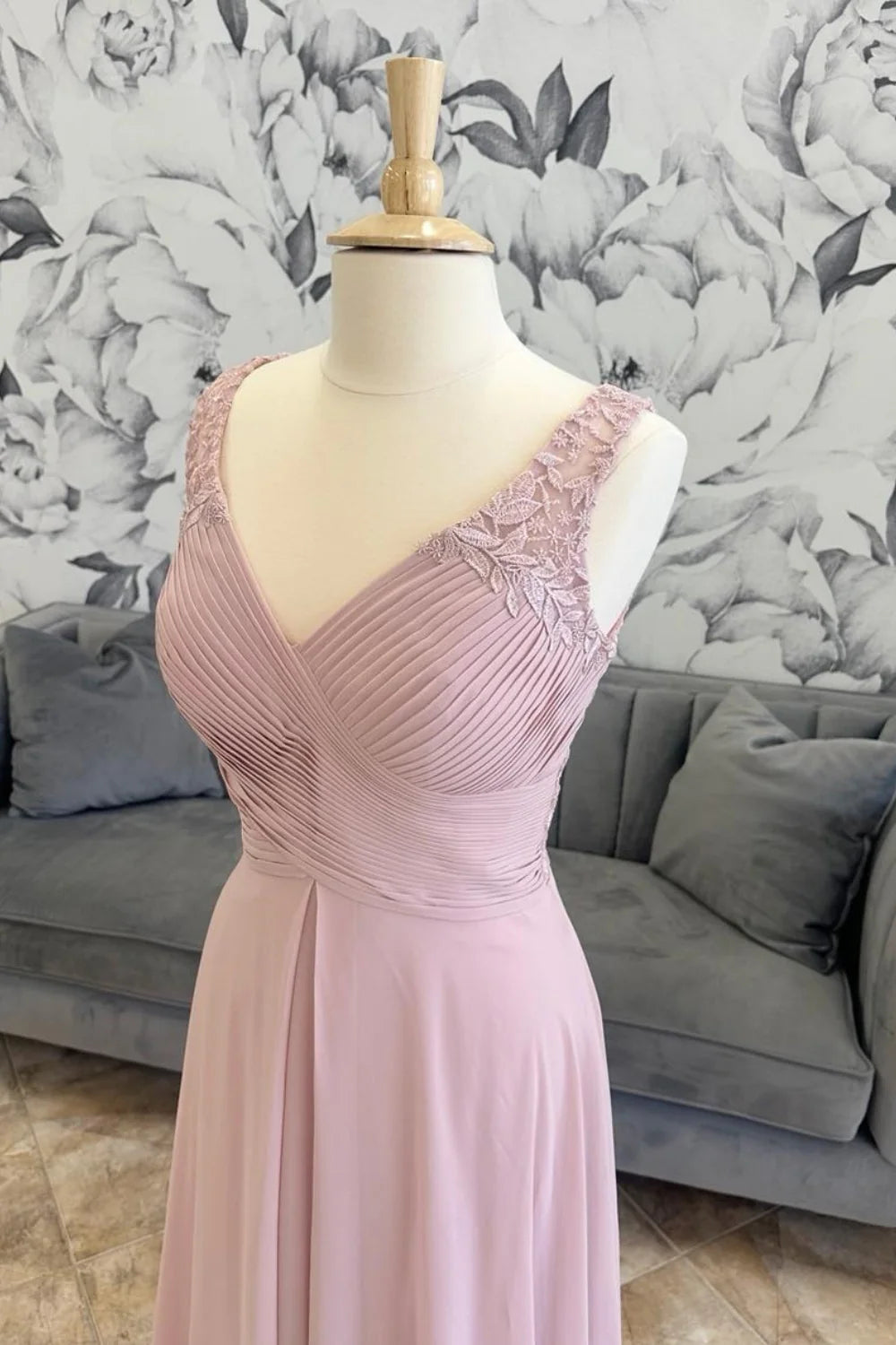 A-Line Sleeveless Lace Straps Pink Pleated Lace Applique Chiffon Zipper Back Mother of The Bride Dress