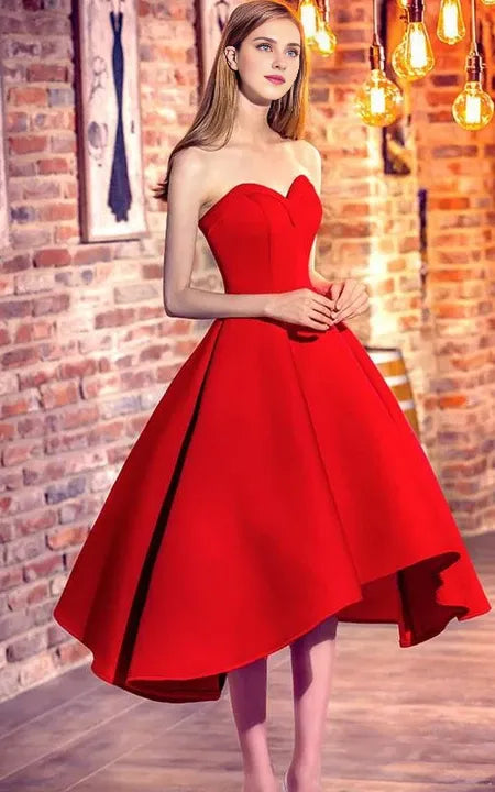 Robe de bal asymétrique sans manches à décolleté en cœur et coupe trapèze 