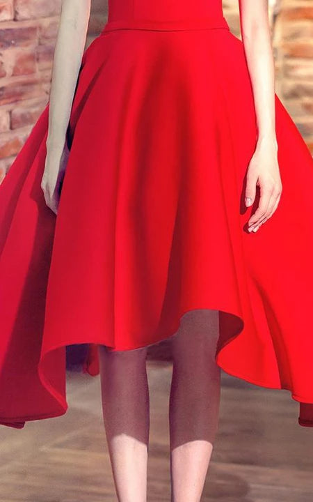 Robe de bal asymétrique sans manches à décolleté en cœur et coupe trapèze 